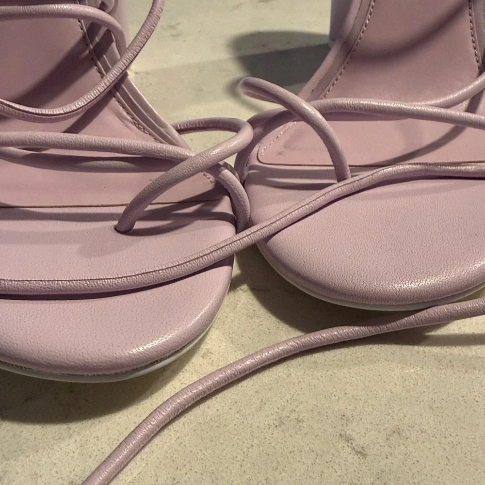 Gianni Bini leather strappy ankle wrap toe loop sandals Size 10M Color Purple